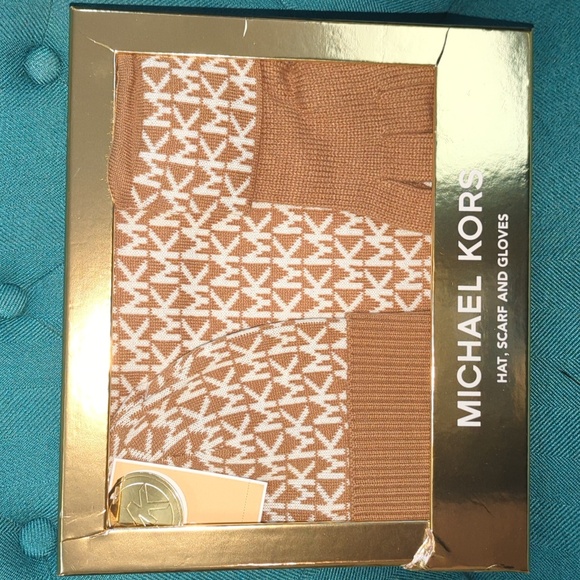 MK Hat, Scarf and Gloves NIB - Picture 1 of 6